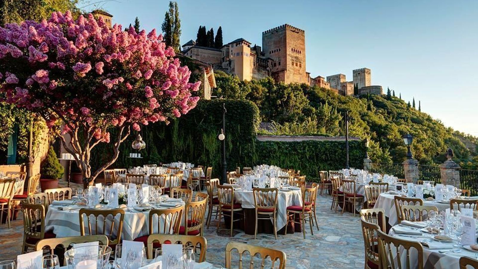 Vistas del Generalife desde la terraza de Carmen de los Chapiteles en Granada