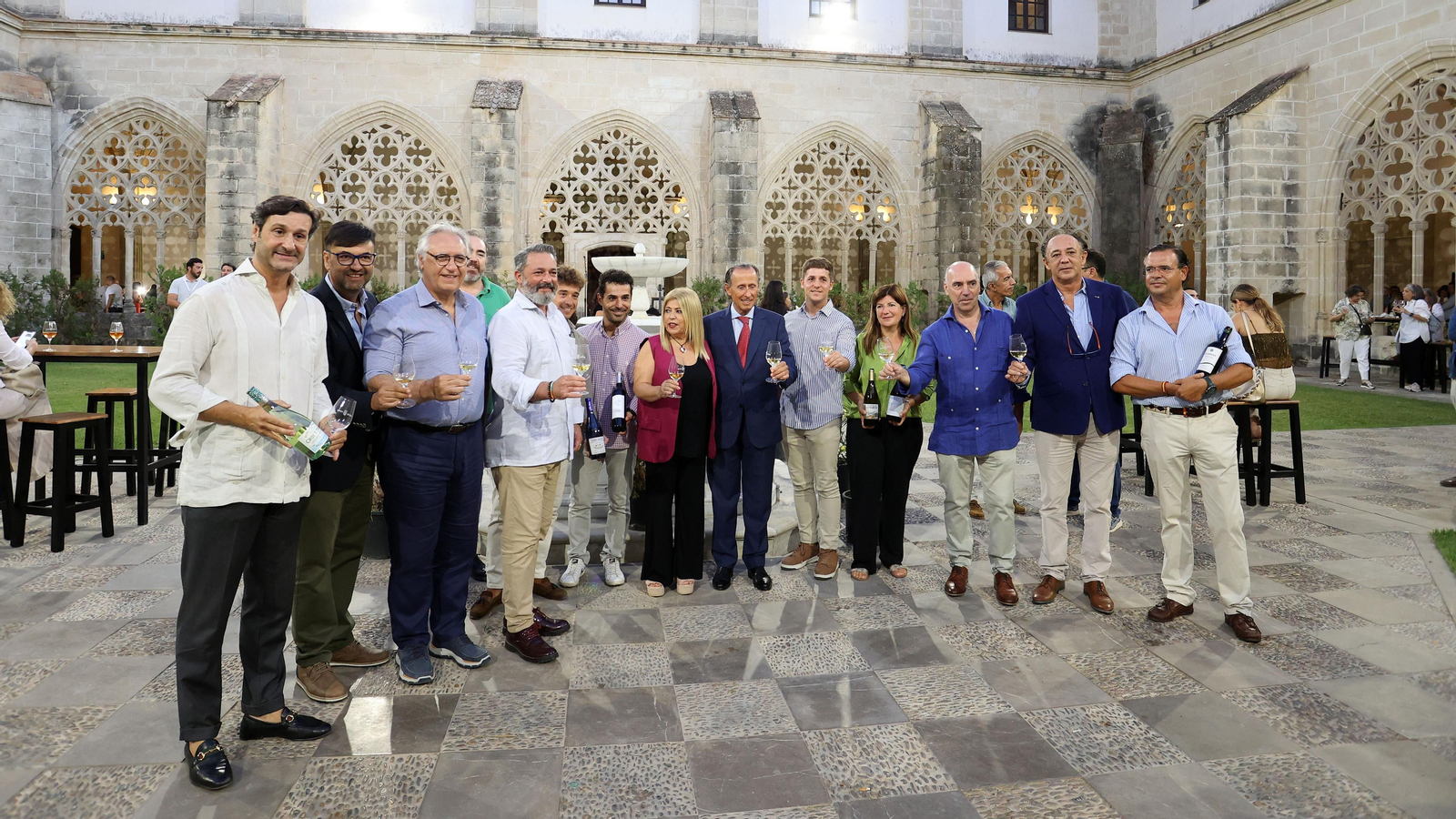 Imágenes de Entre Vinos, Tintos y Blancos, en los Claustros de Jerez