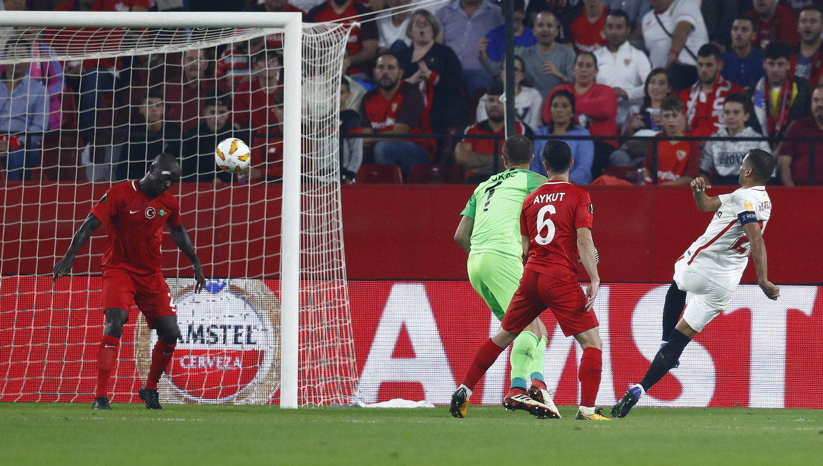 La imágenes del Sevilla-Akhisarspor