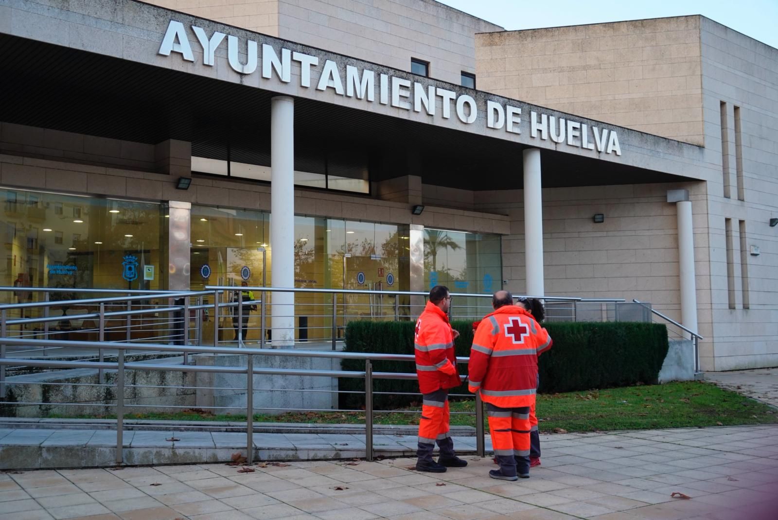 El punto de atención a las víctimas se instala en Protección Civil.