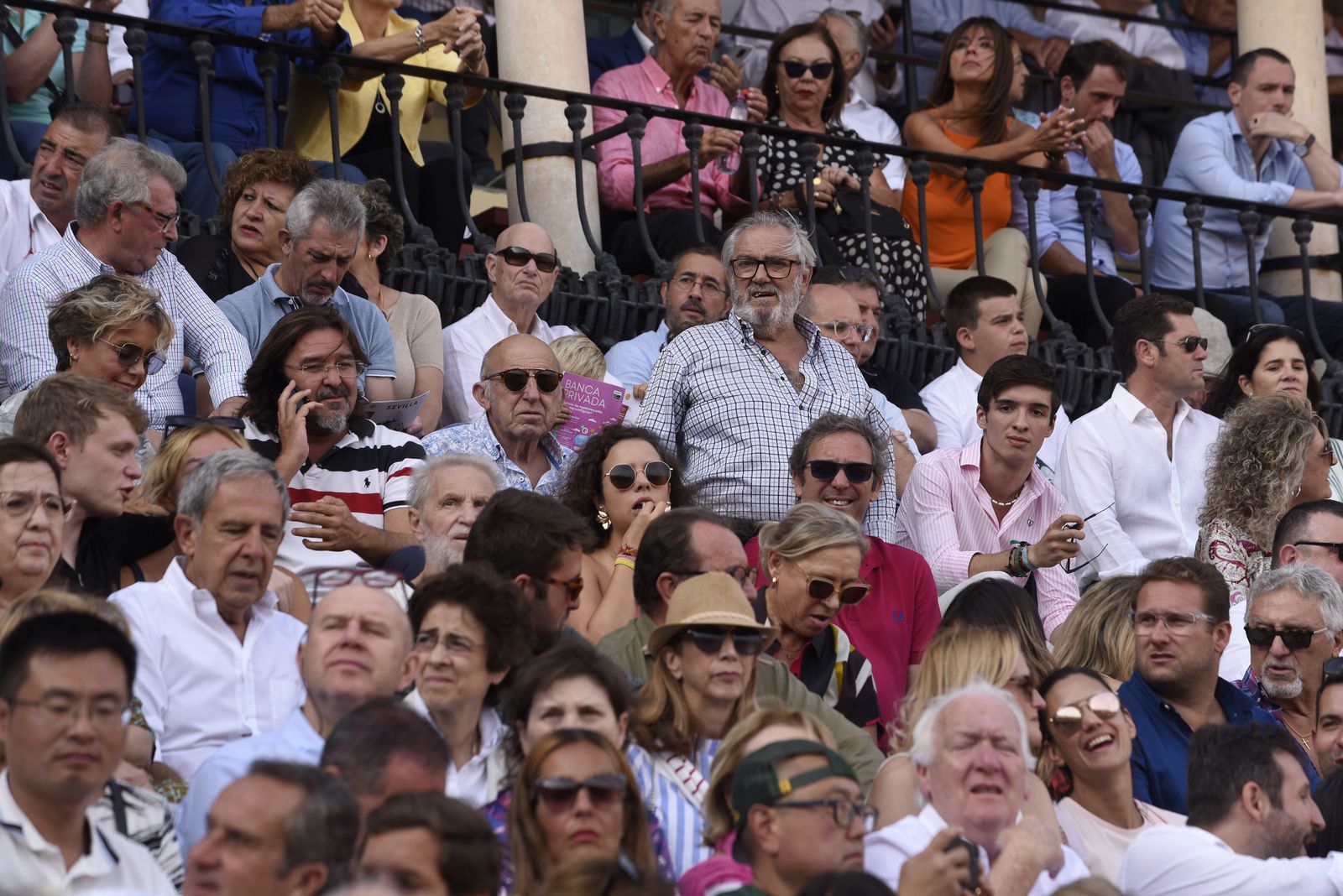 Búscate en la tercera corrida de toros de la Feria de San Miguel de Sevilla