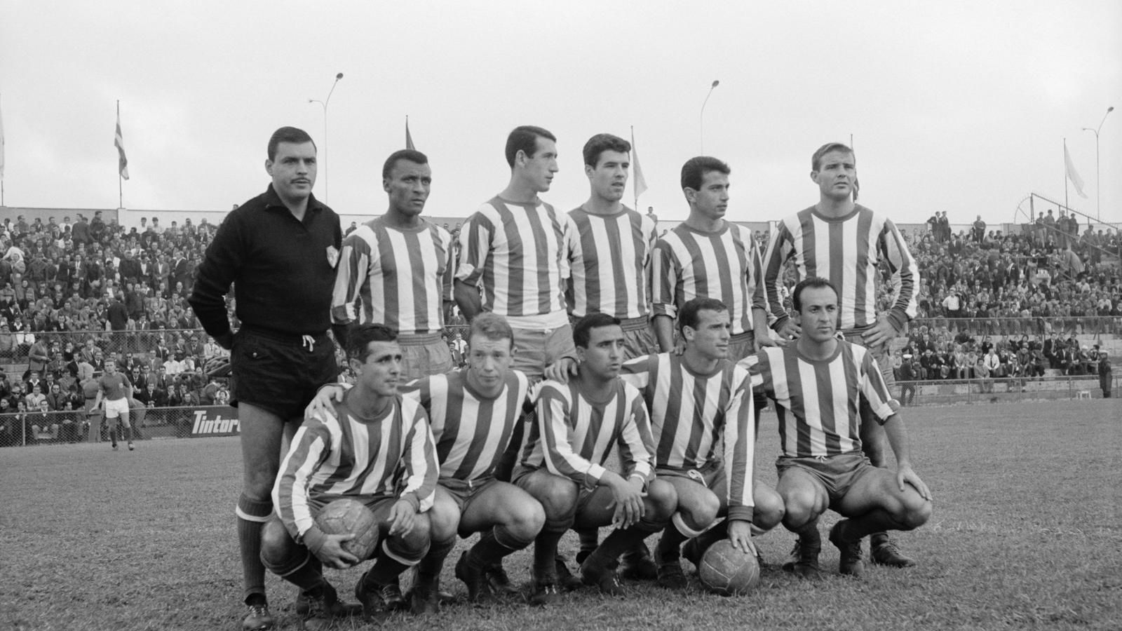 Once inicial del Málaga CF de la época, con Chuzo abajo en el medio.