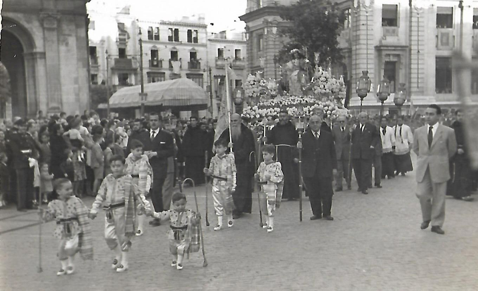 La procesión mariana de 1950 por la proclamación del Dogma Asuncionista