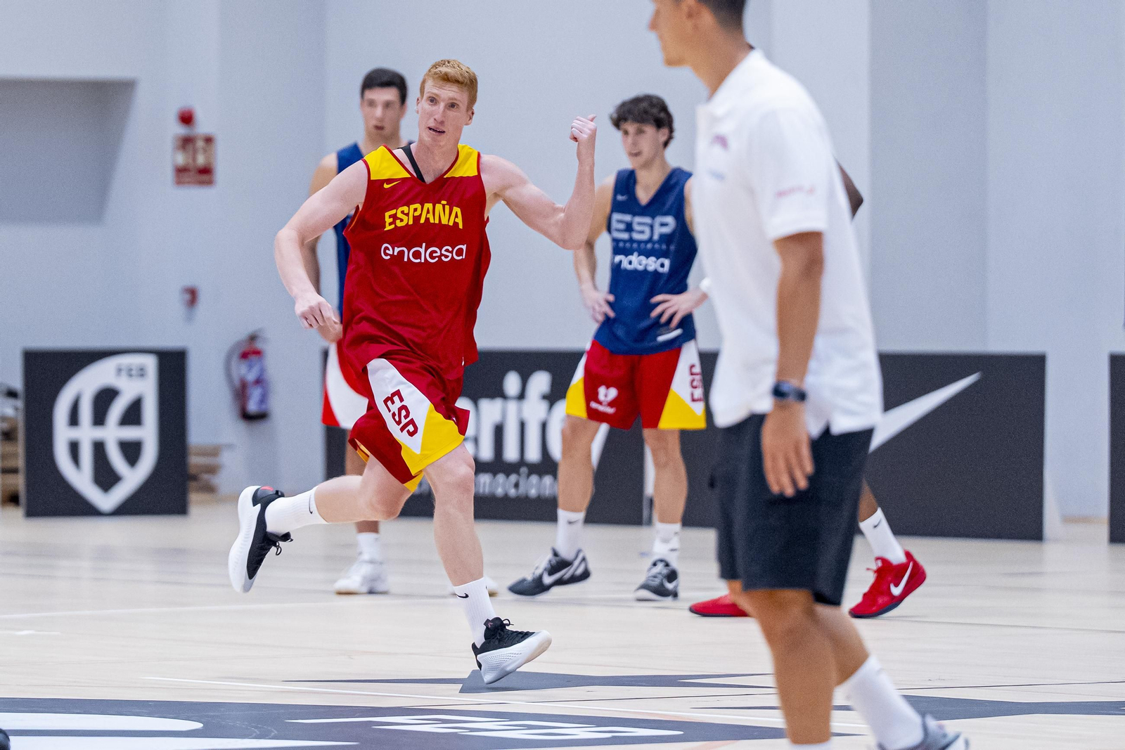 El primer entrenamiento de España con Mario Saint-Supéry y Alberto Díaz
