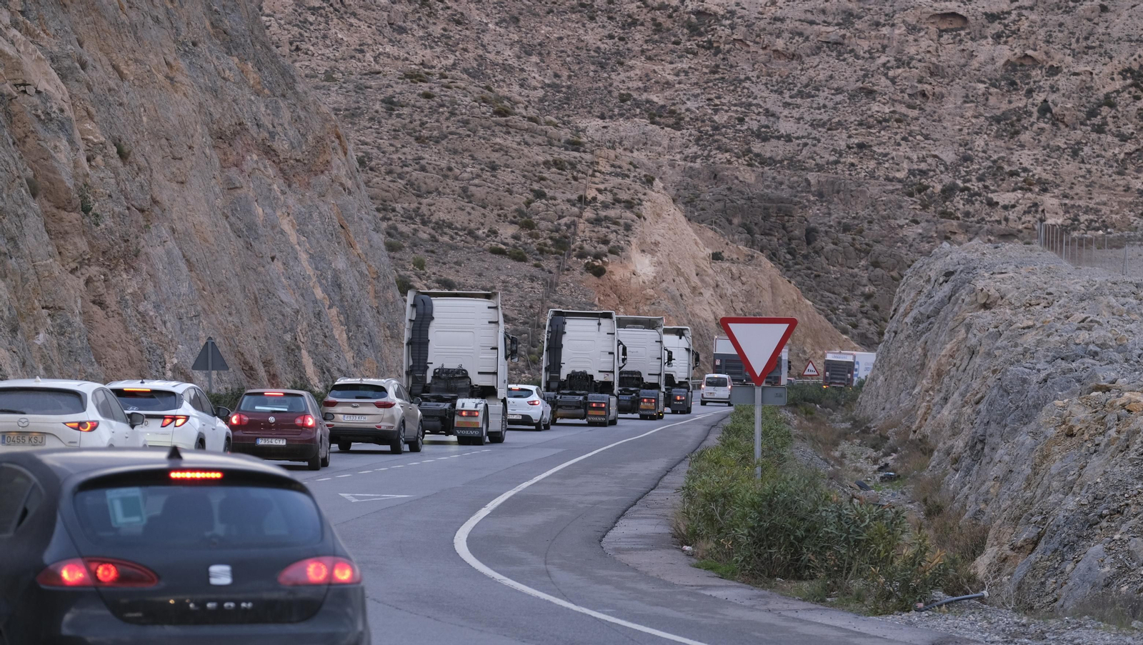 Fotogalería de la protesta de los camioneros de Almería