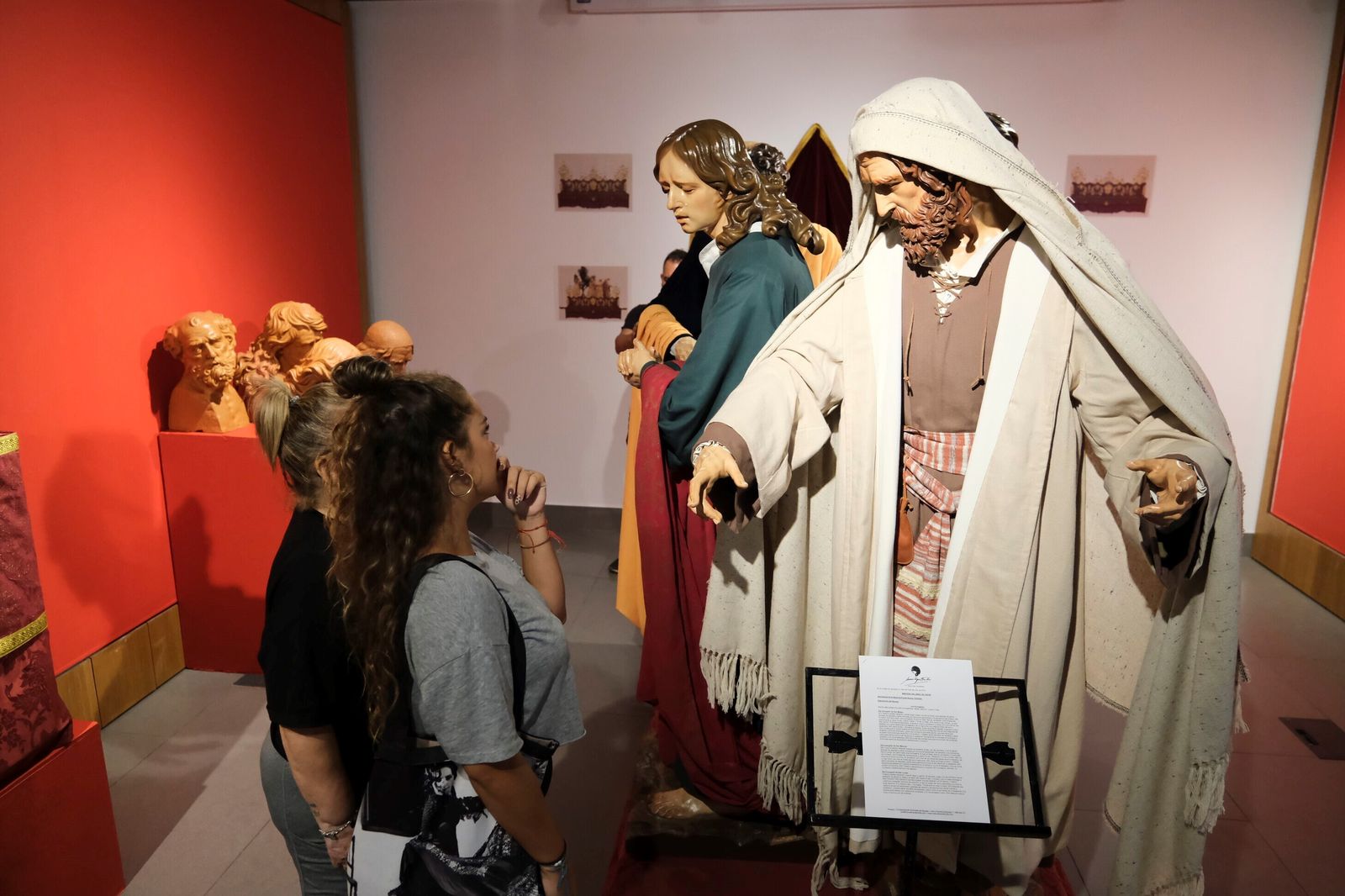 Las imágenes de la exposición del décimo aniversario de la Salud de Córdoba en la Fundación Cajasol