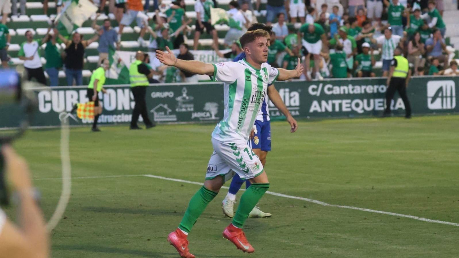 Álex Rubio, el goleador del Antequera frente a la Ponferradina.