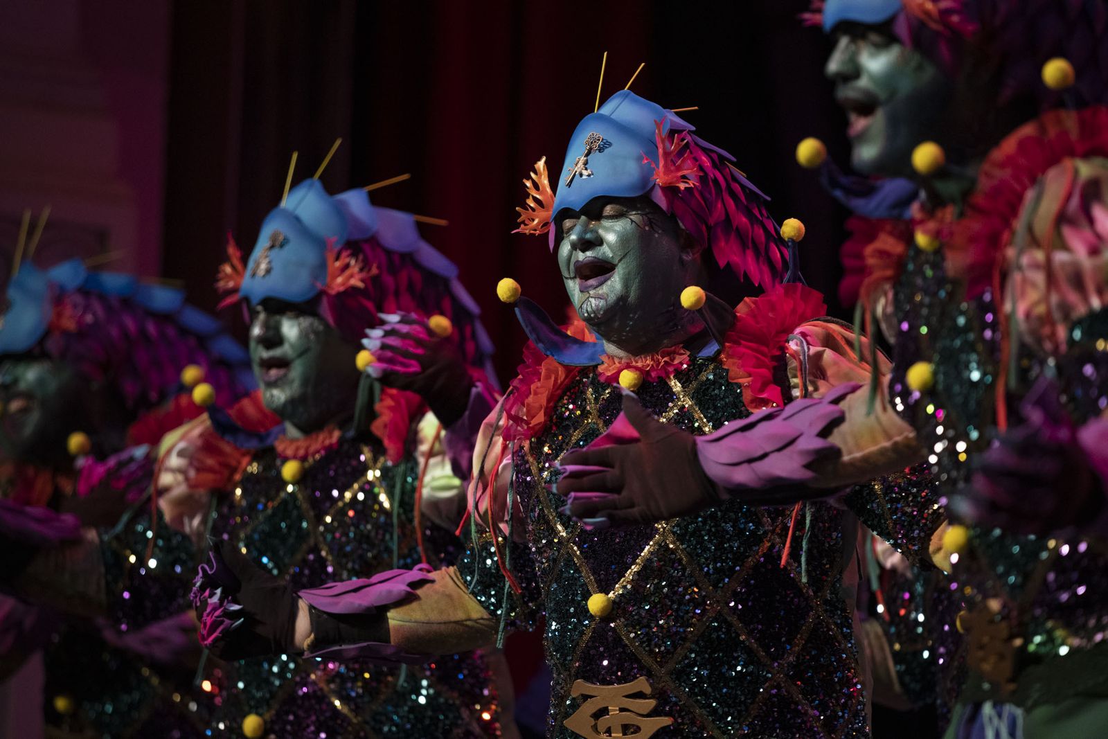 Imágenes de la actuación de la comparsa de Huelva 'El mar de febrero' en el Carnaval Colombino