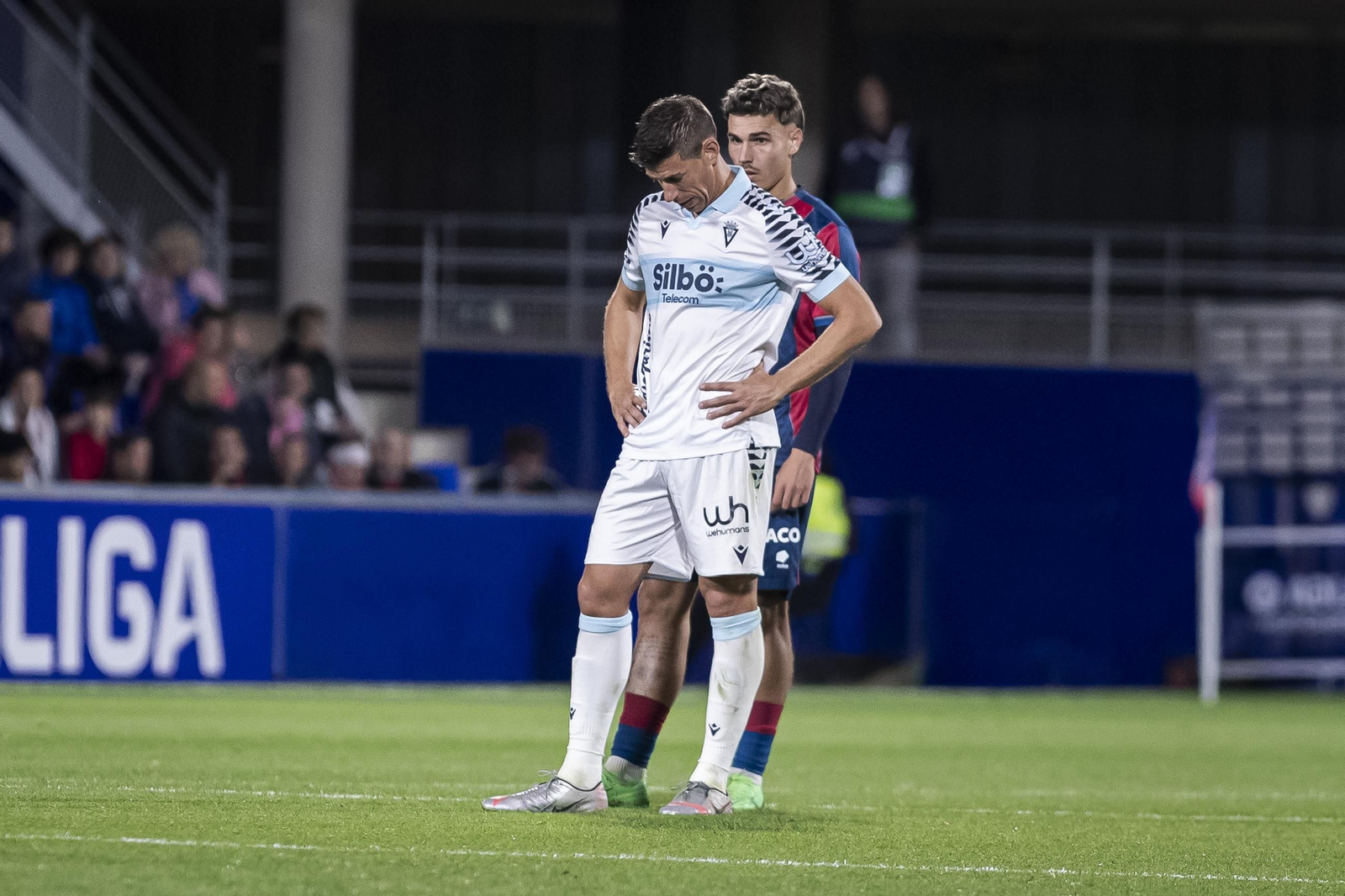 Las imágenes del partido entre el Huesca y el Cádiz C.F