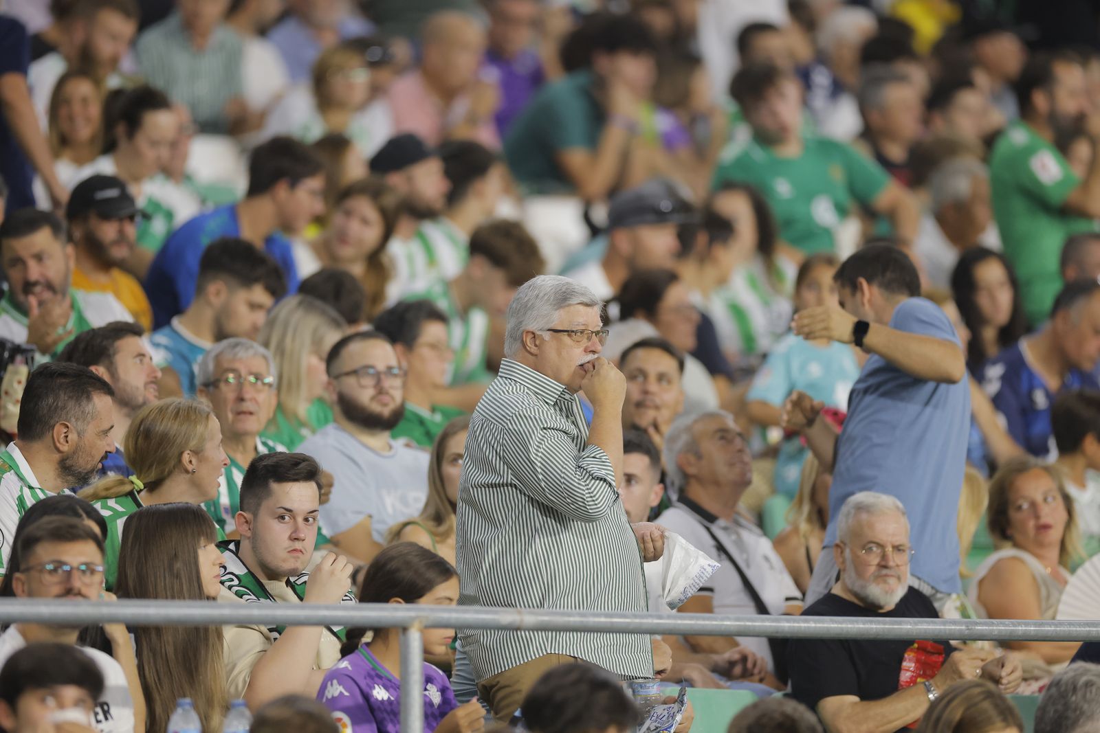 Búscate en las fotos del Betis-Valencia
