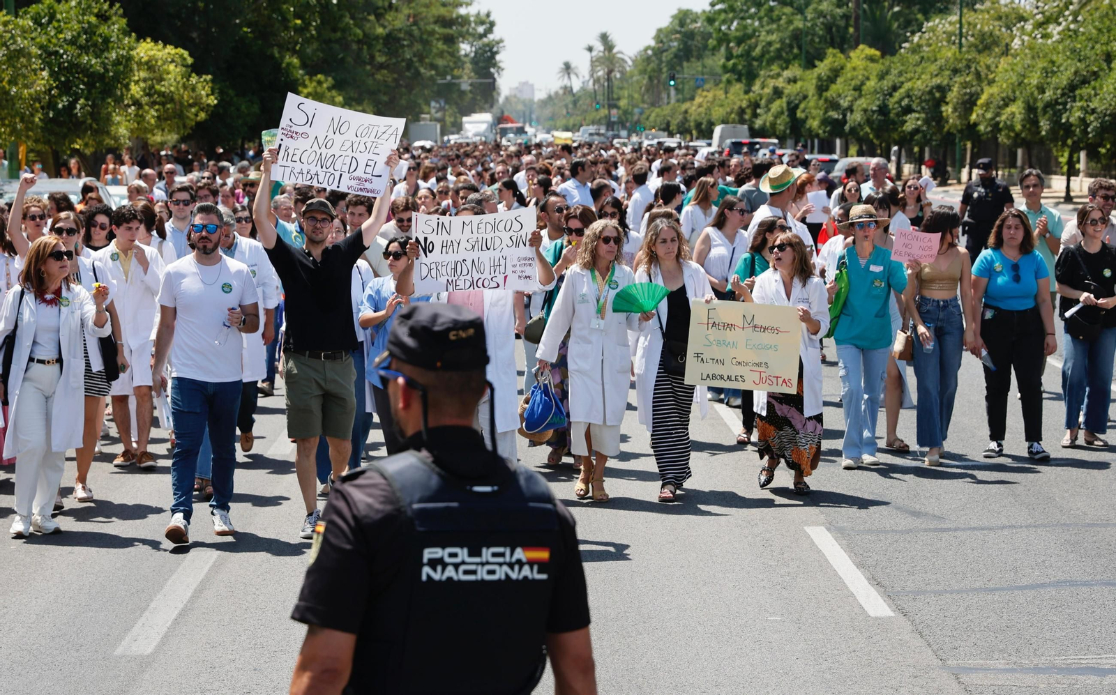 Alto seguimiento de la huelga de médicos en Sevilla