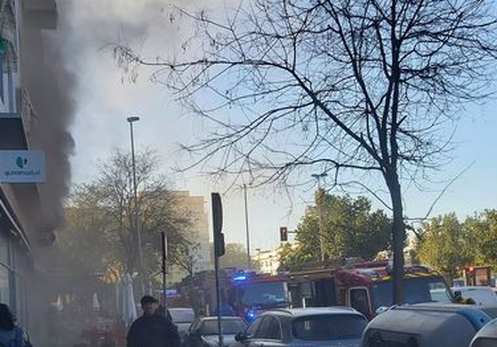 Susto por un incendio sin heridos en un bar de Ronda de Triana.