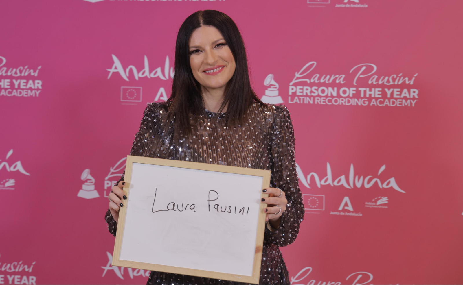 El homenaje a Laura Pausini en los Grammy Latinos de Sevilla, en imágenes