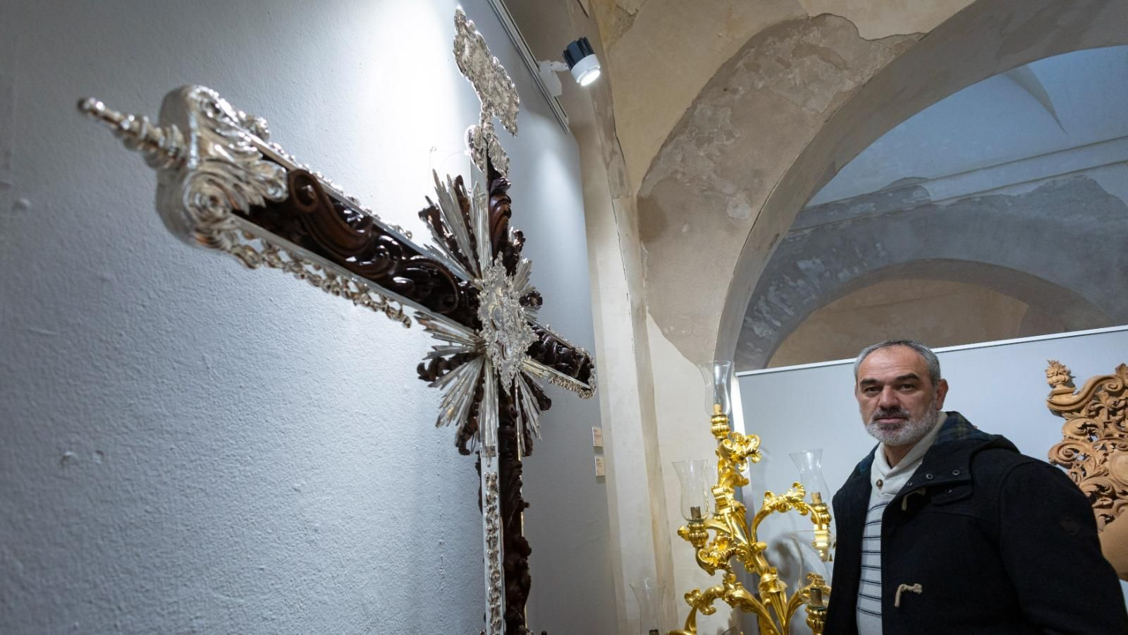 Inaugurada la muestra 'Dei Craft': San Fernando muestra su patrimonio cofrade
