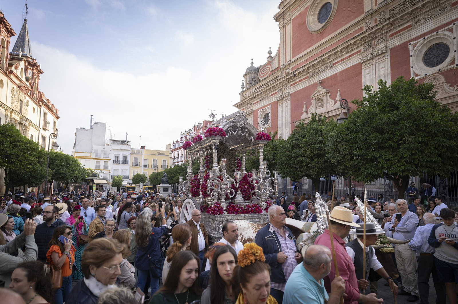 Las imágenes de la salida de la Hermandad del Rocío de Sevilla