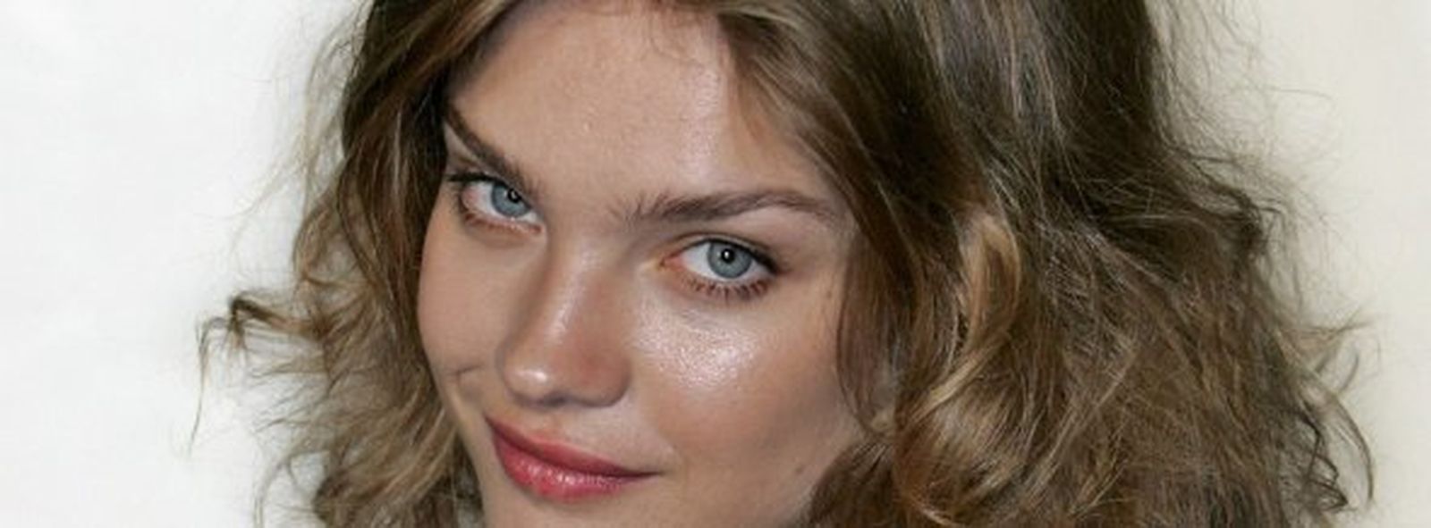 La modelo Natalia Vodianova posa para los fotógrafos. Dario Pignatelli.