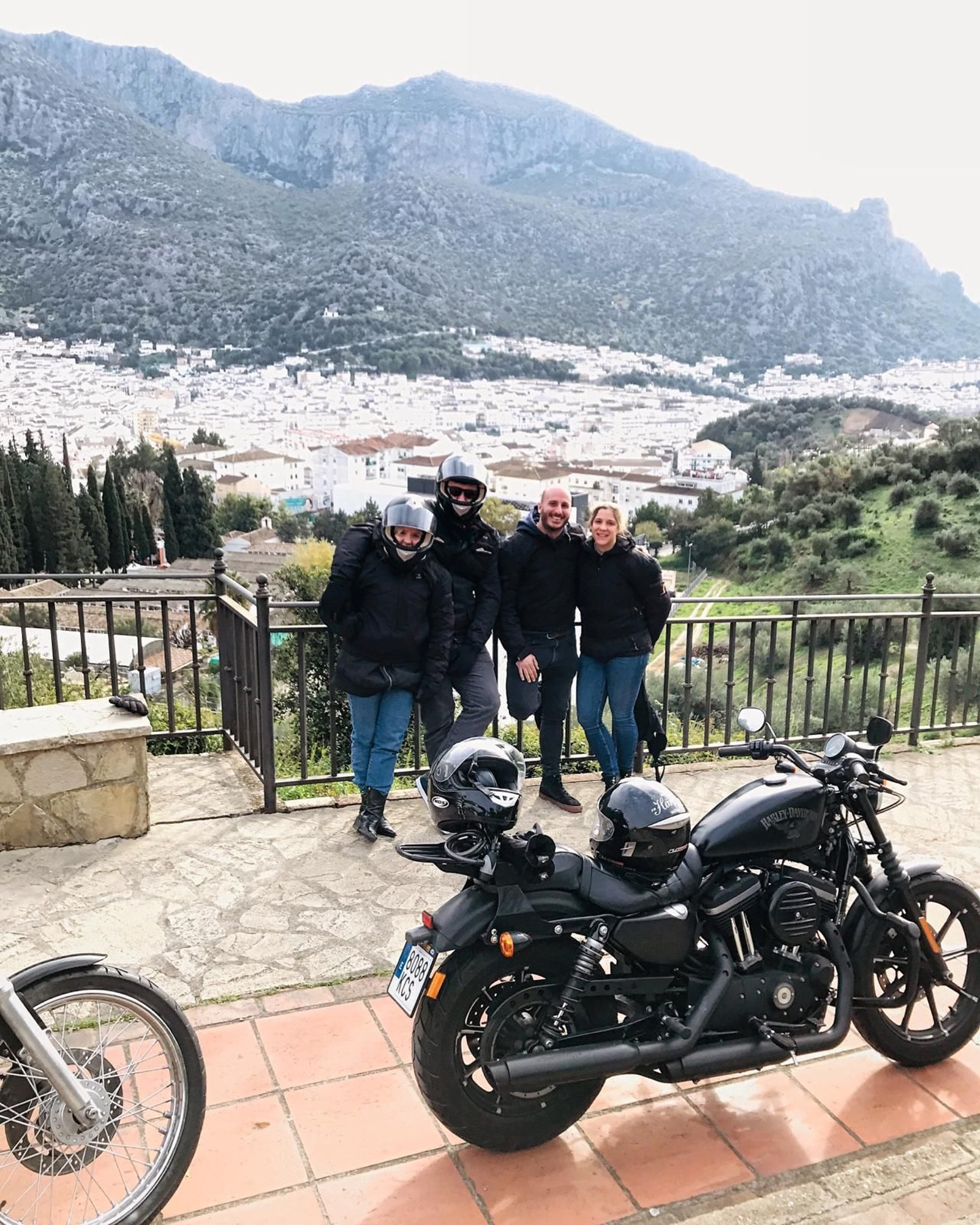 Parada en una de las rutas de Cádiz en Harley.