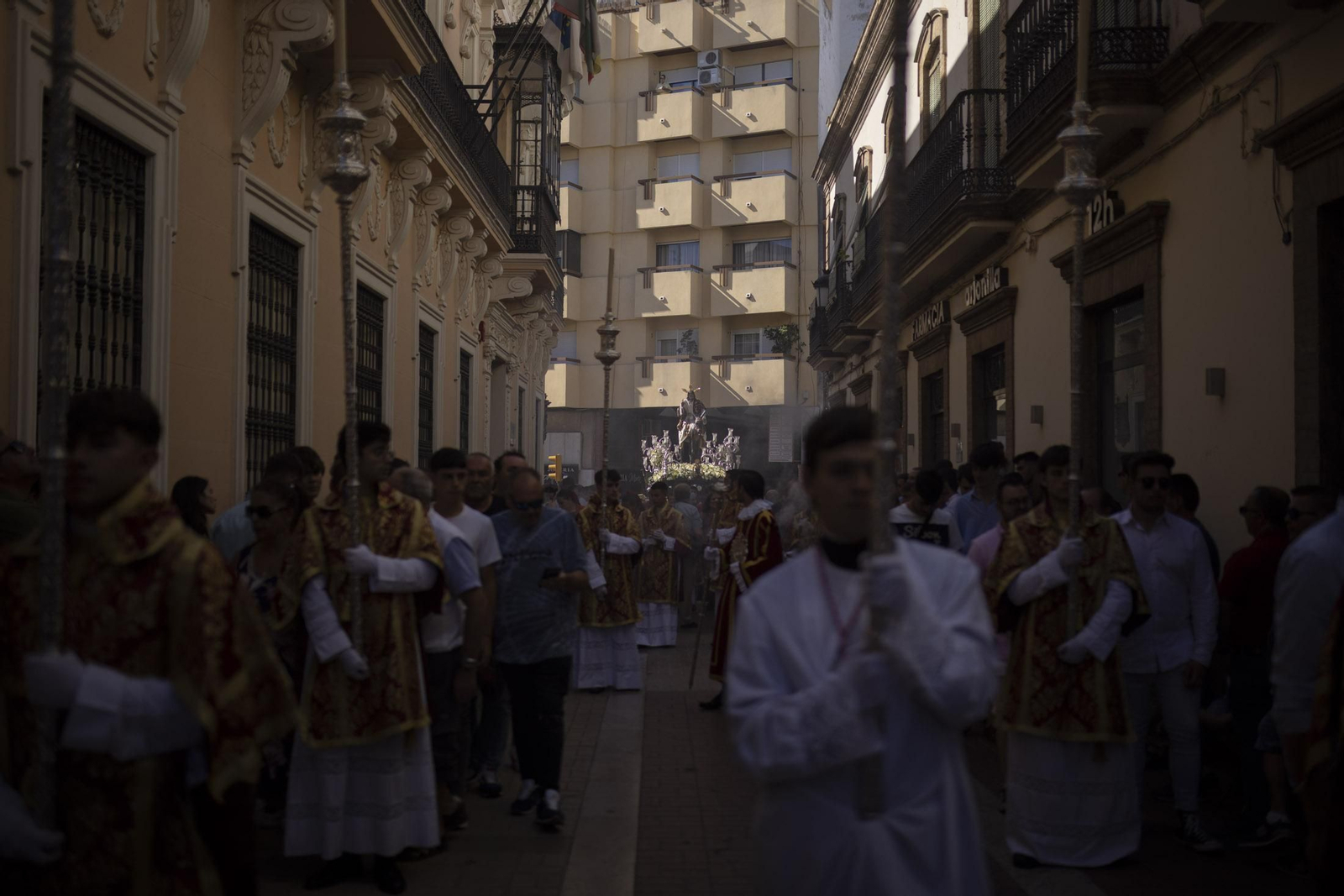 Imágenes de la salida extraordinaria de La Borriquita por las calles de Huelva