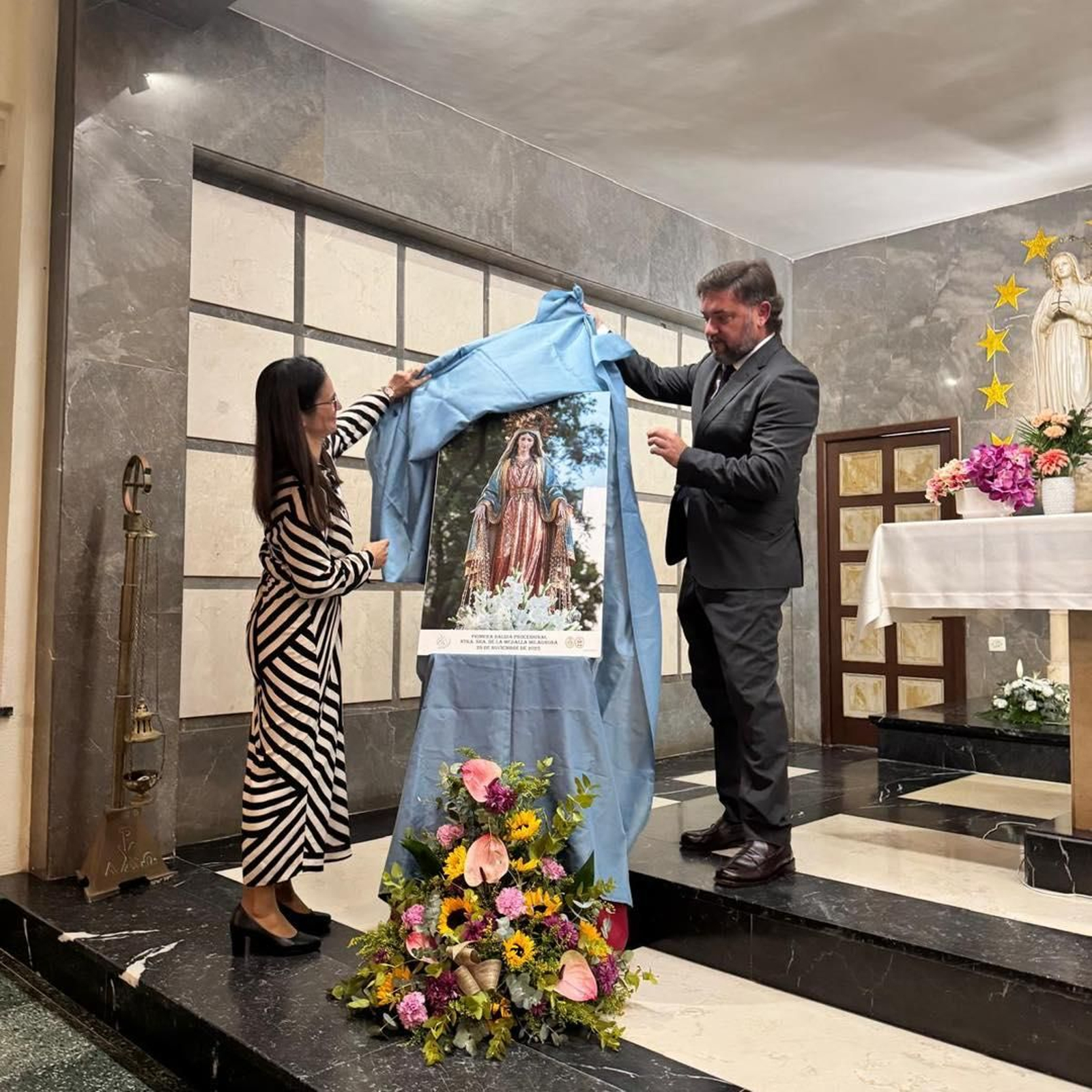 Acto de presentación del cartel anunciador de la salida de la Virgen María Milagrosa.