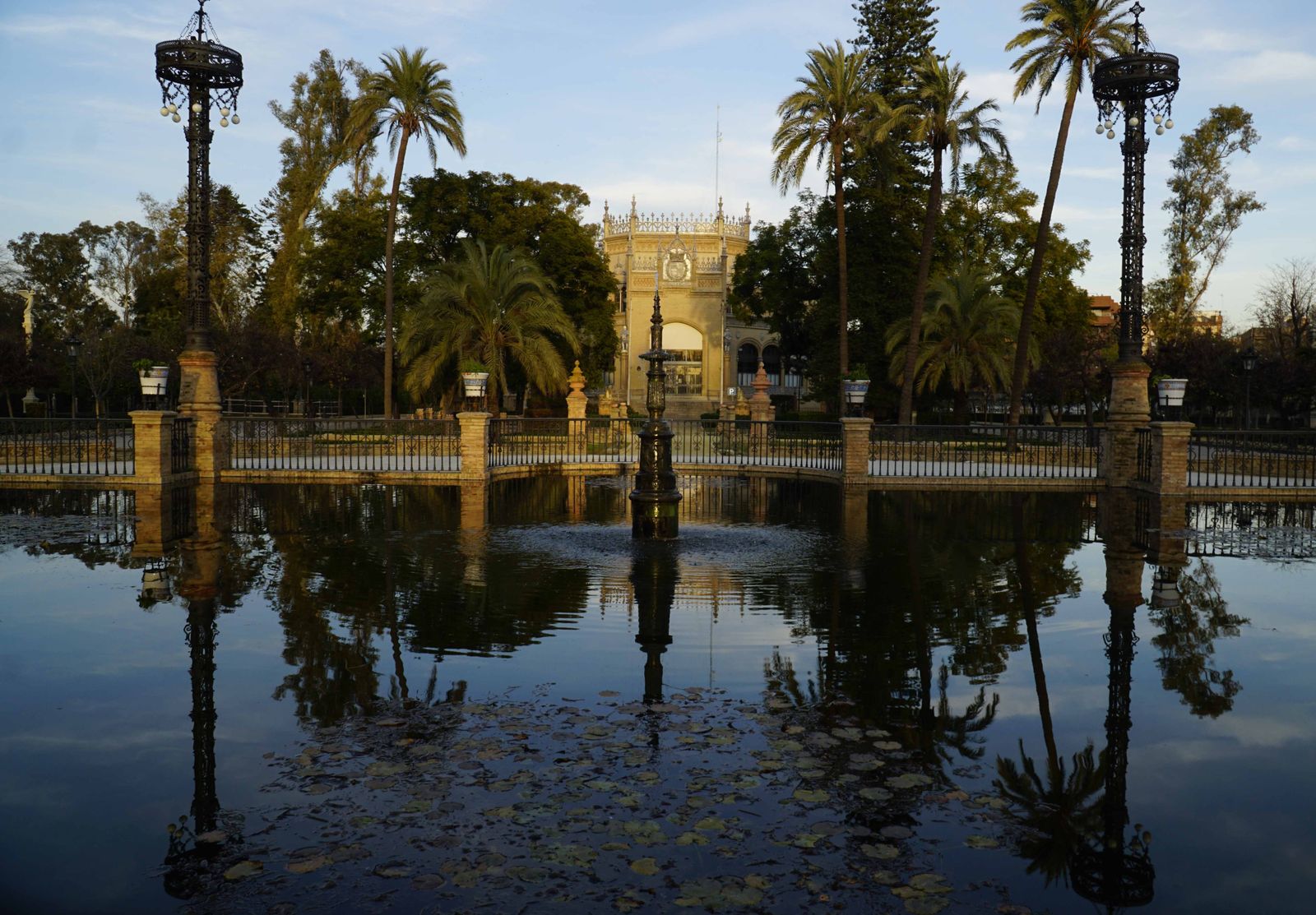 El Pabellón Real en la Plaza de América.