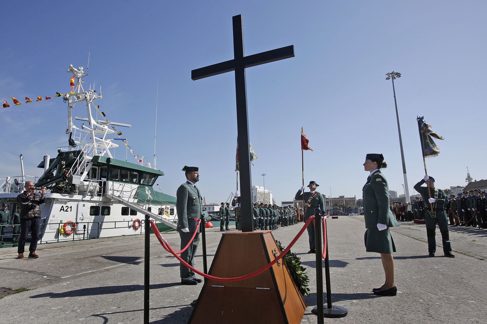 Imágenes del ministro Marlaska en la entrega de una patrullera a la Guardia Civil en Cadiz