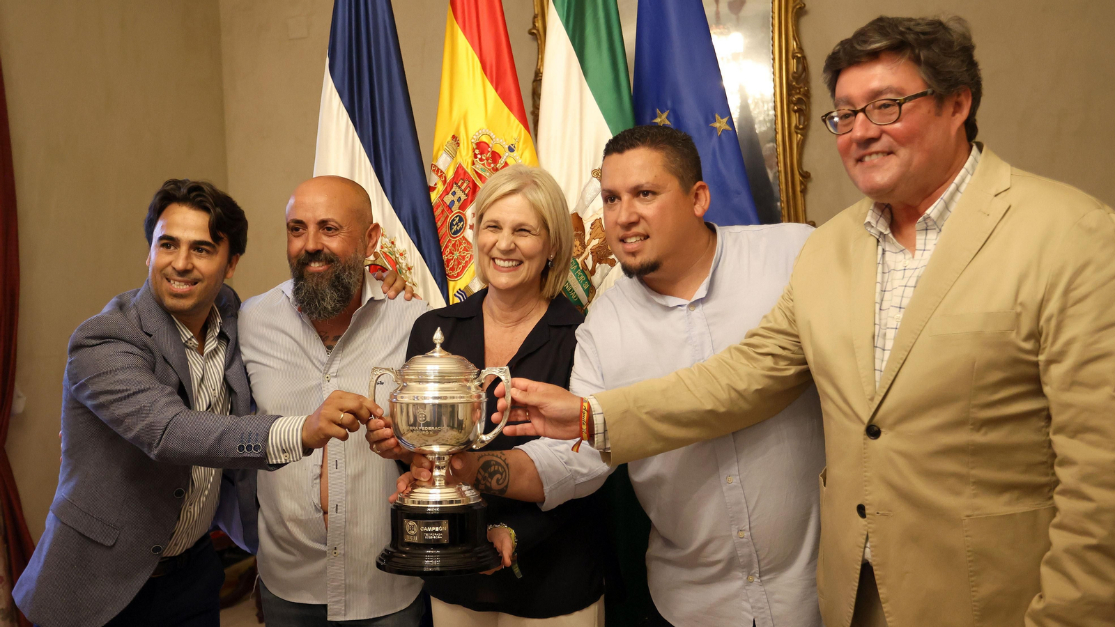 Baño de masas del Xerez CD en Jerez por su ascenso