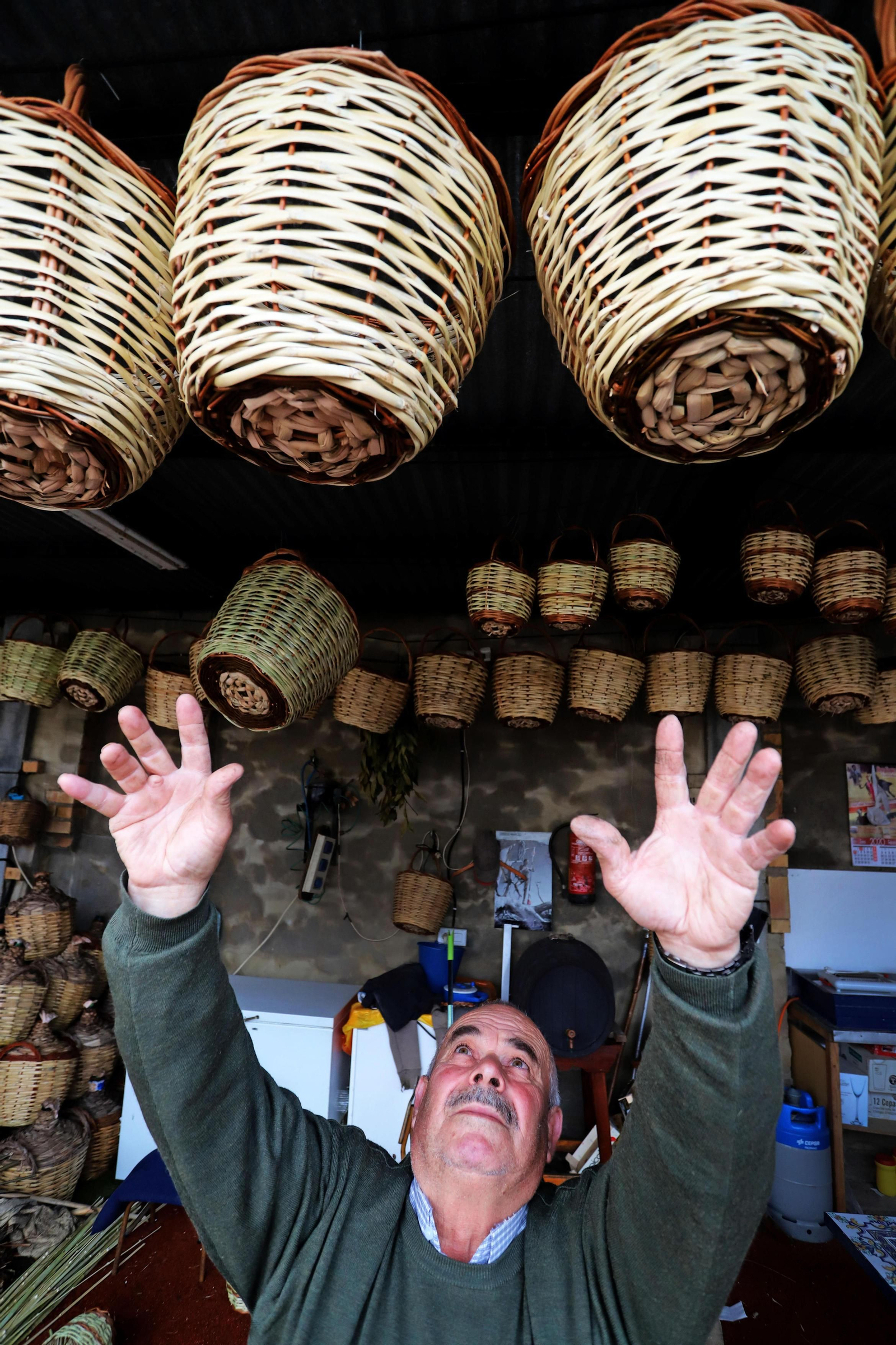 Las manos de un artesano son su principal herramienta.