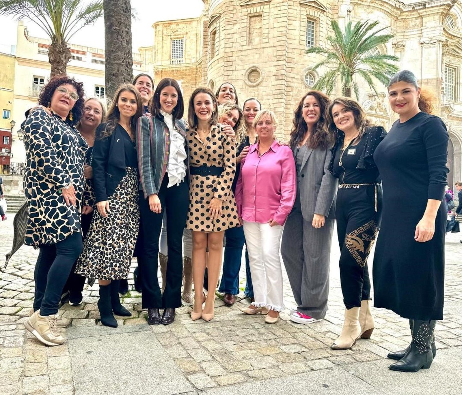 Trini Merino, Inma Macías, Macarena Bernal, Marta Barra, Pili Sancho, Beatriz Gandullo, Carmen Bernal, Clara Posada, Verónica Sánchez, Marián Mayone, Fátima Russo y Anabel Rivera.