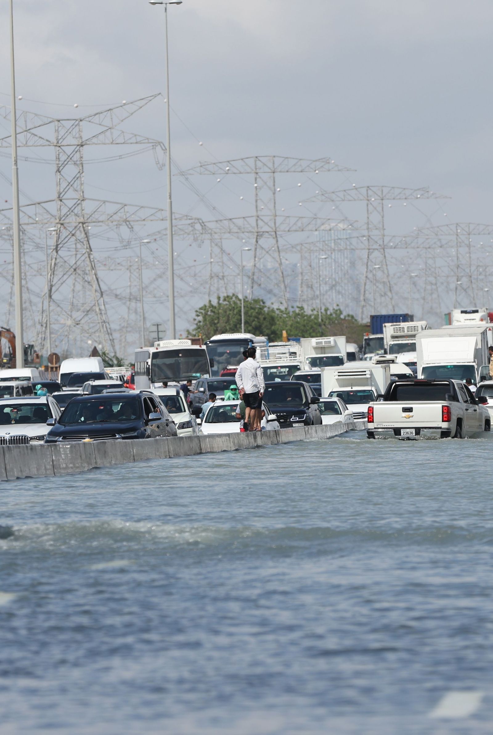 Las terribles y devastadoras lluvias en Emiratos Árabes Unidos