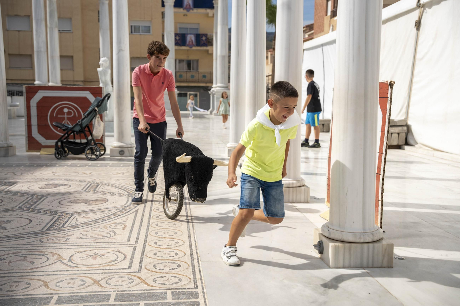 Las imágenes del taller de toros para niños y toro mecánico en Macael