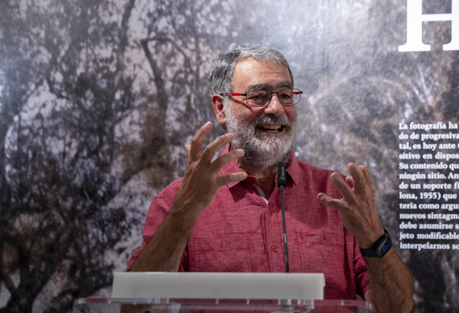 El comisario Sema D'Acosta y el artista Joan Fontcuberta presentan la exposición Háptica de la Fundación Unicaja