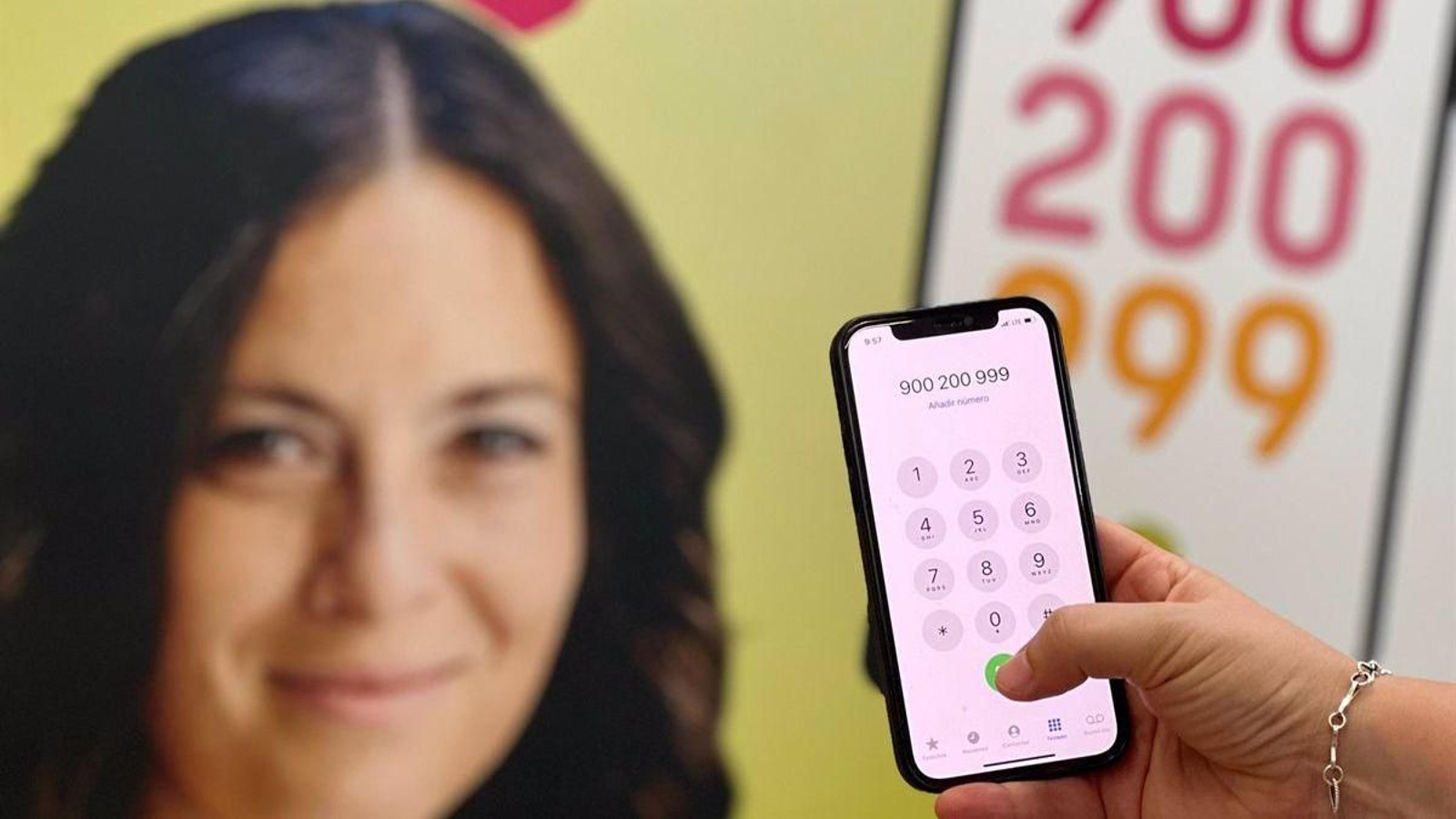Teléfono de atención a la mujer. Teléfono de atención a la mujer.