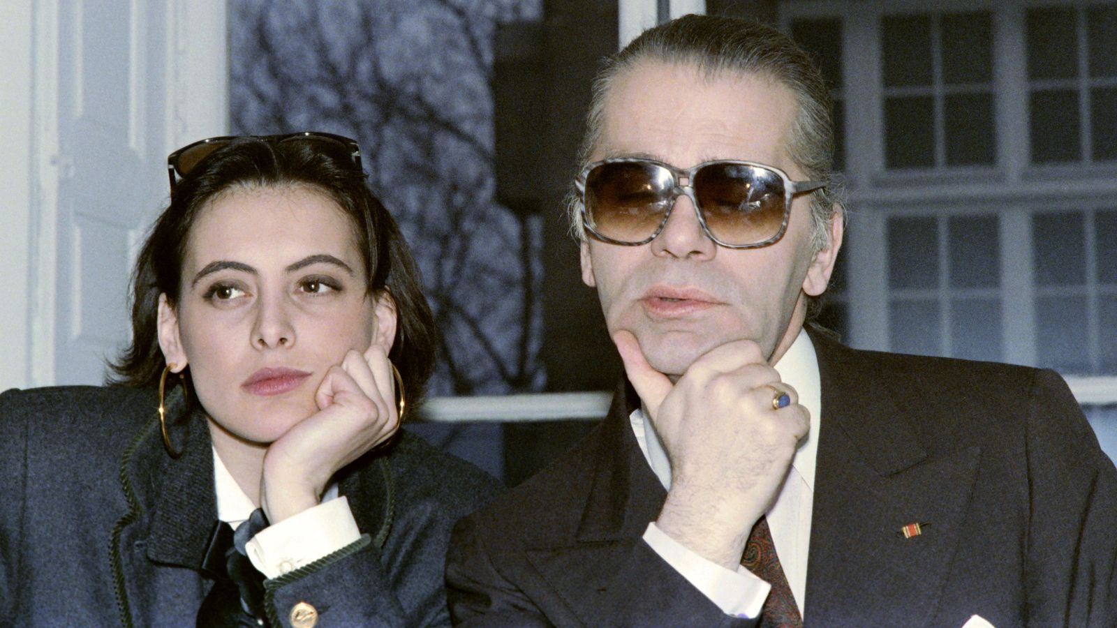 Lagerfeld con Inès de la Fressange, en la década de los 80, cuando le unía una cercana amistad.