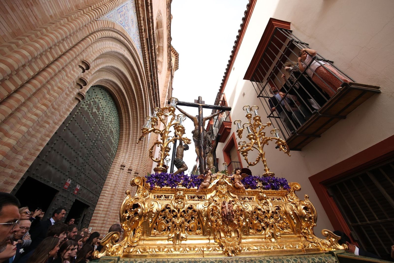 Trasera del paso de misterio de la Vera Cruz.