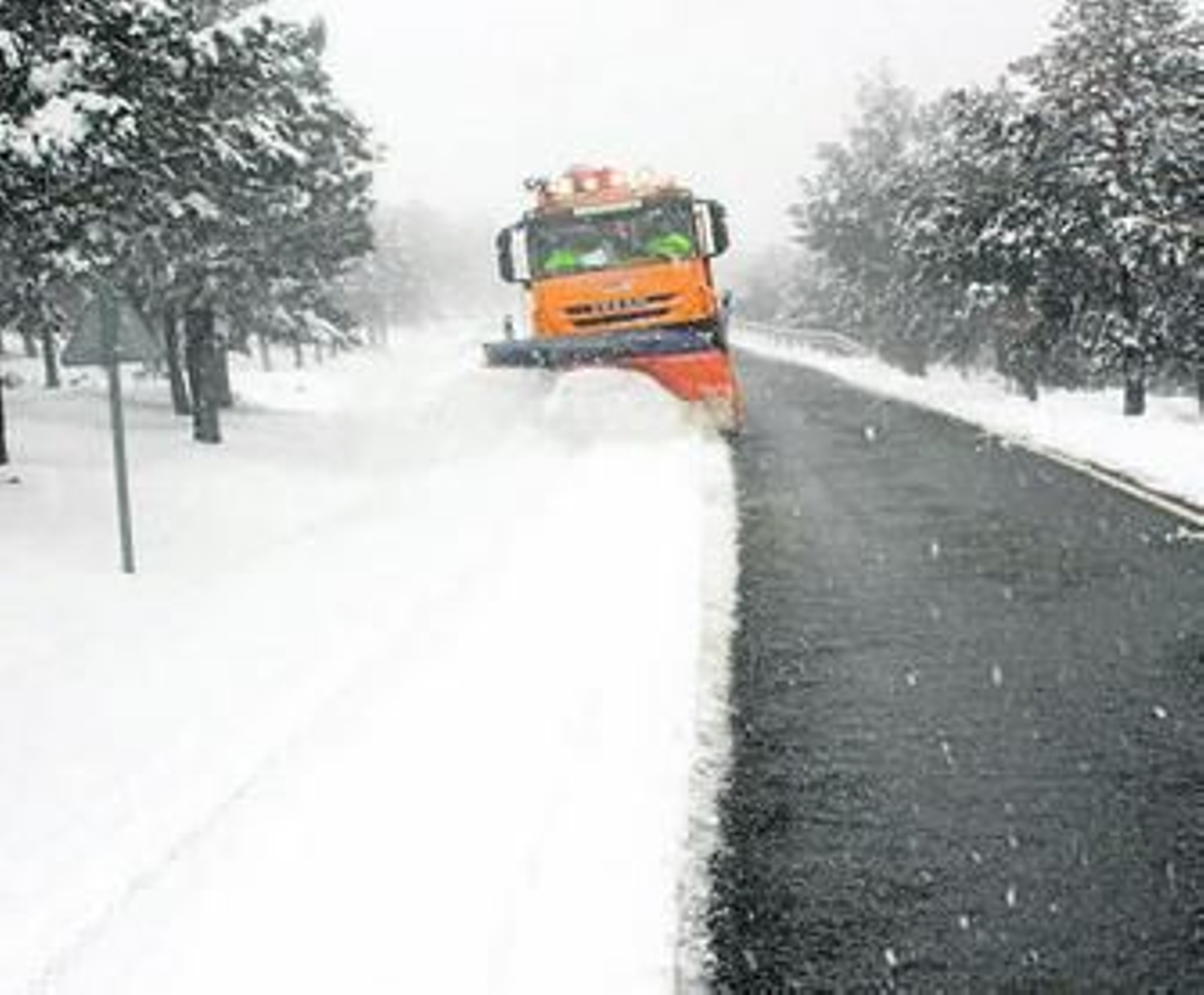 Las lluvias y el frío dejan la primera nevada del otoño en la provincia