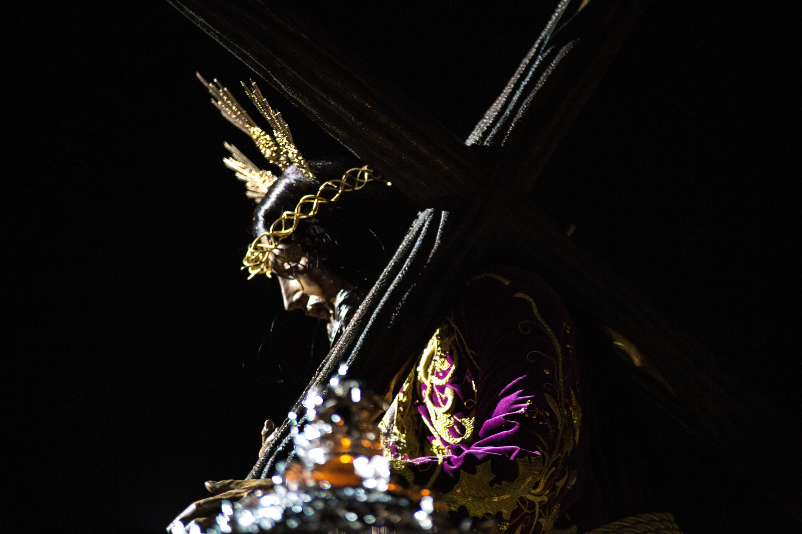 Madrugada de Viernes Santo en San Fernando: Las imágenes del Nazareno