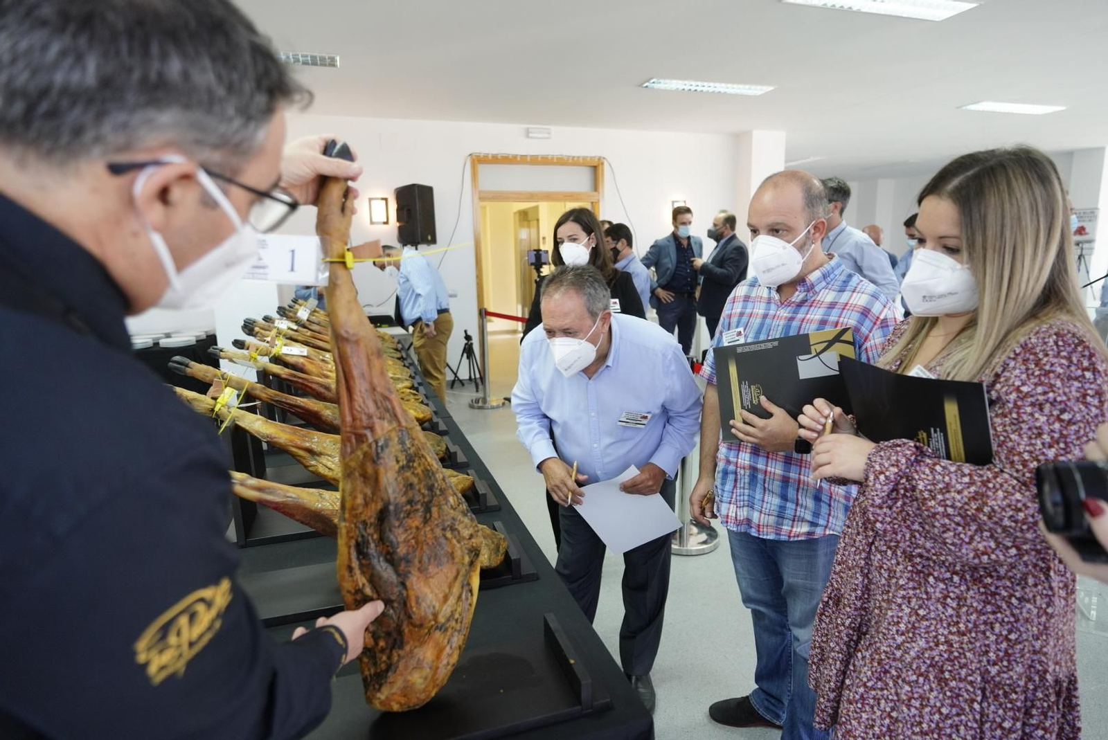 El inicio de la Feria del Jamón de Villanueva de Córdoba, en fotografías