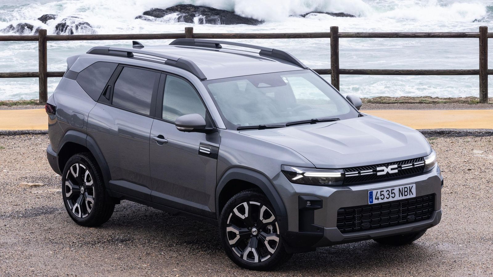 Como punta de lanza de la marca en el segmento C, este SUV combina amplitud interior, un gran maletero y cualidades de todocamino con la electrificación demandada por los clientes.