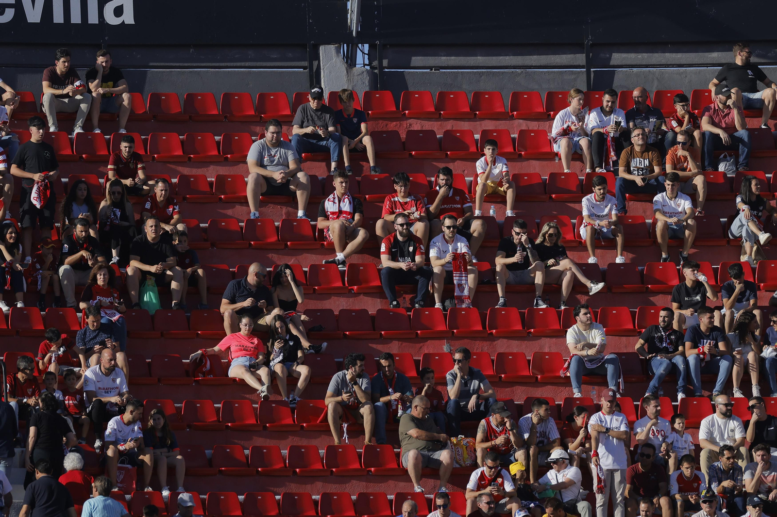 Búscate en las fotos del Sevilla-Español