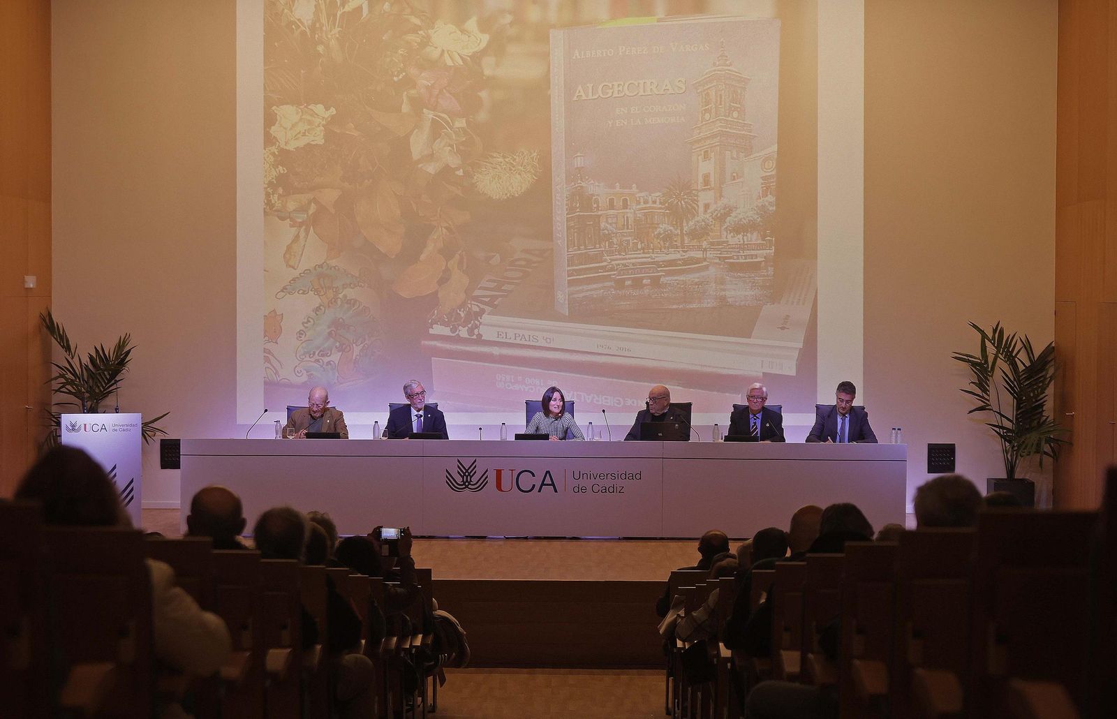 Fotos de la presentación del libro “Algeciras en el corazón y en la memoria”, de Alberto Pérez de Vargas