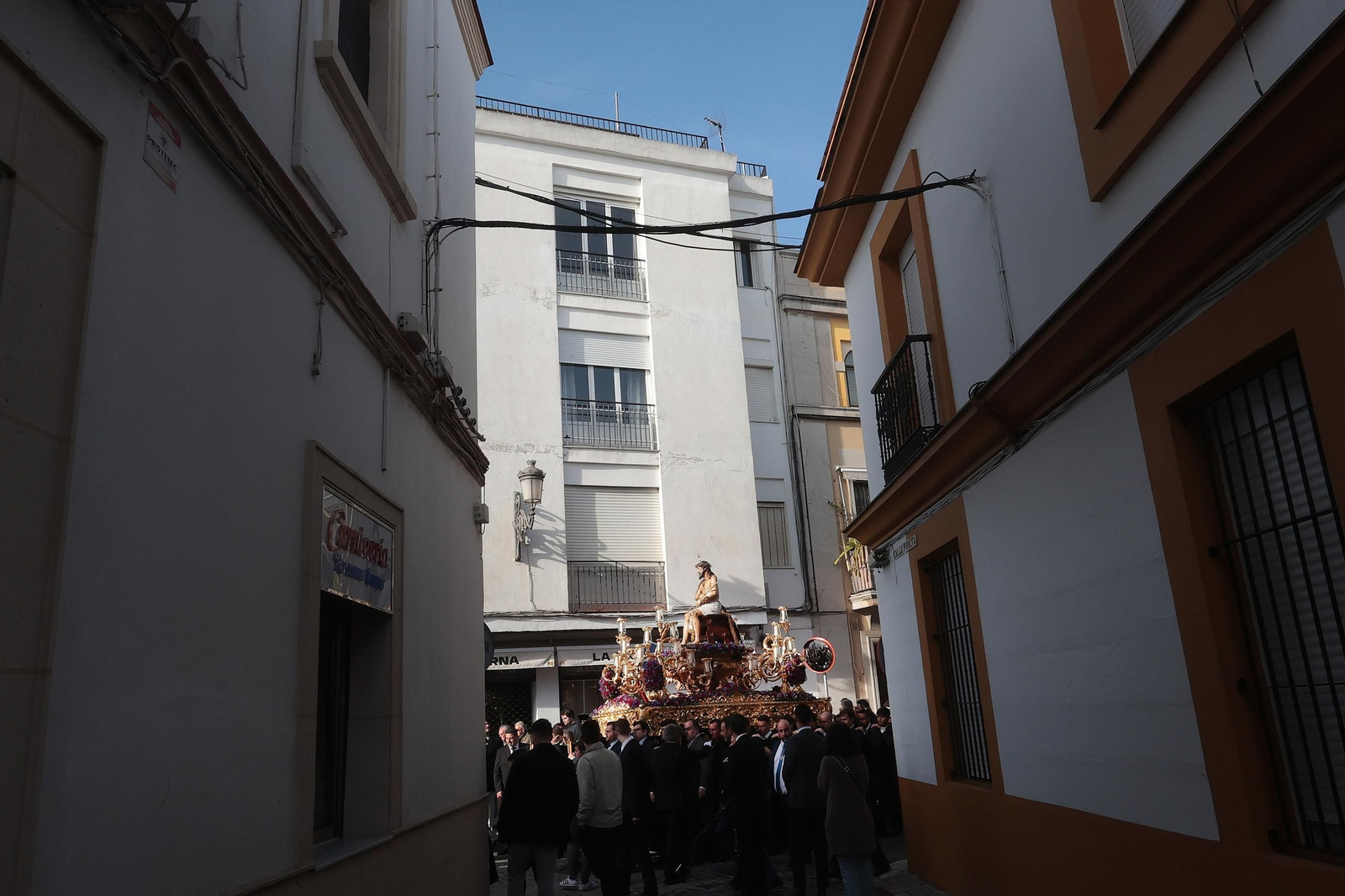 Viacrucis de las Hermandades con el Señor de la Coronación en Jerez