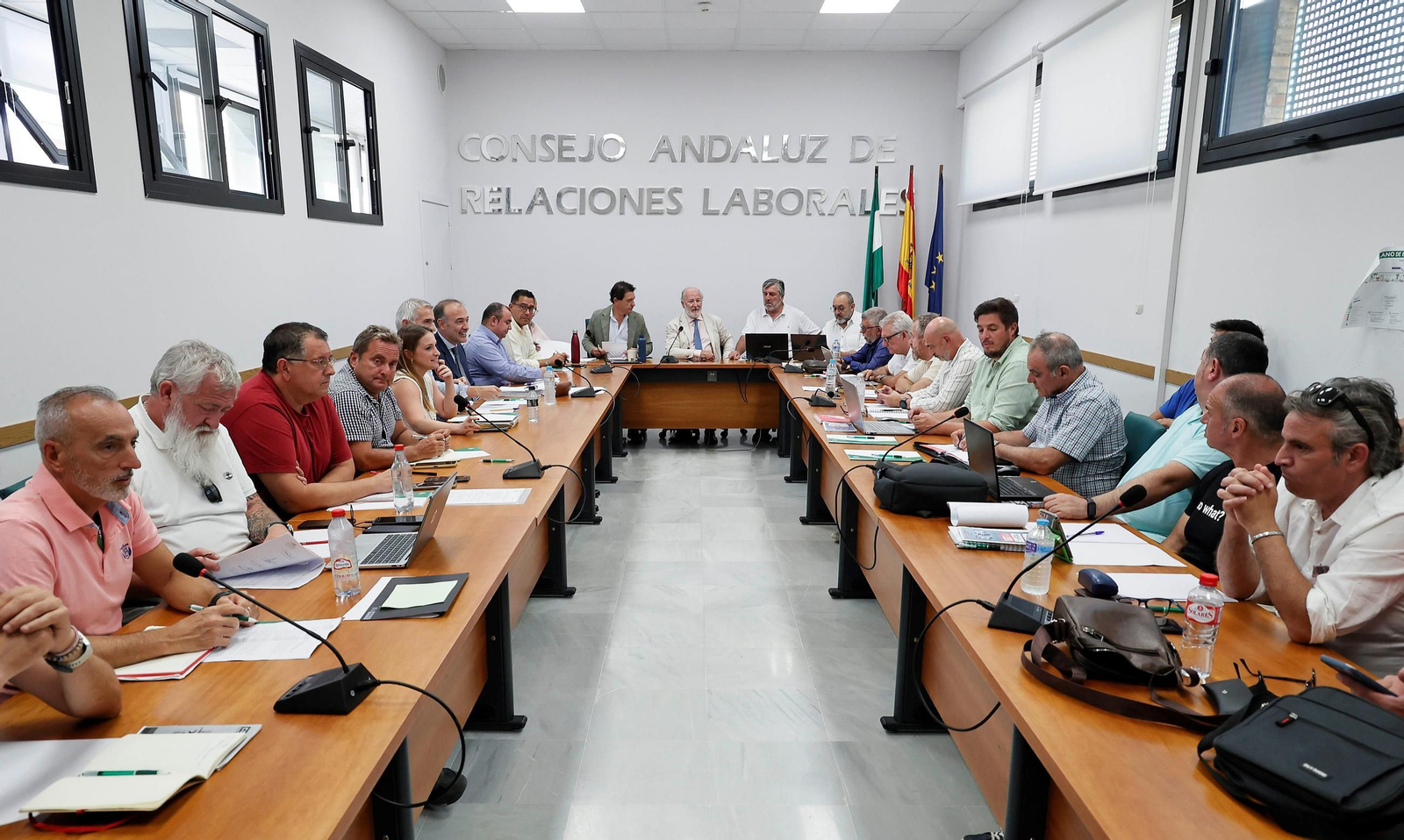 Reunión de mediación entre sindicatos y patronal, este miércoles, en la sede del CARL, en Sevilla