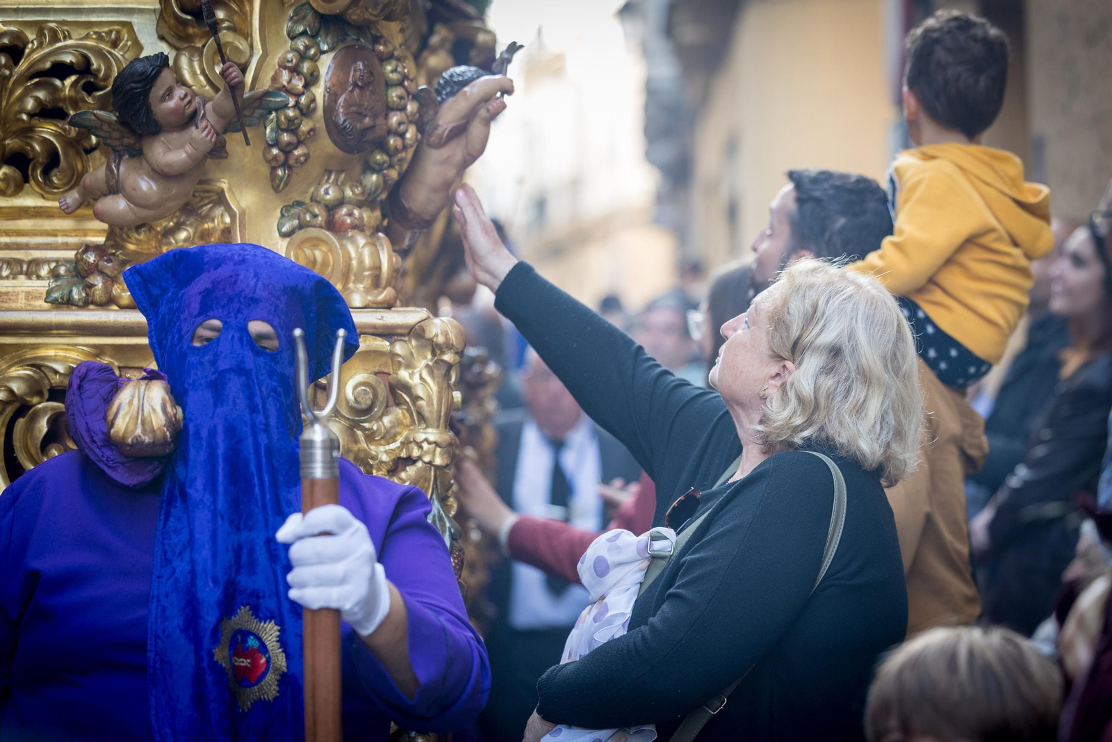 Imágenes de la salida de Afligidos en la Semana Santa de Cádiz 2025
