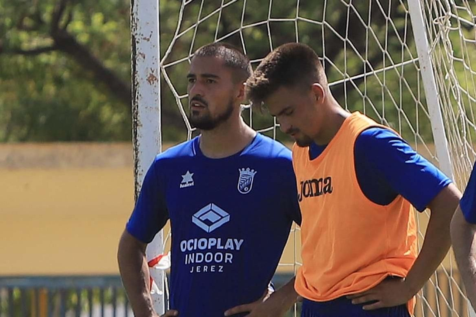 Lucas Correa, en un entrenamiento en el campo Pedro S. Garrido junto a Jordan Lamela.