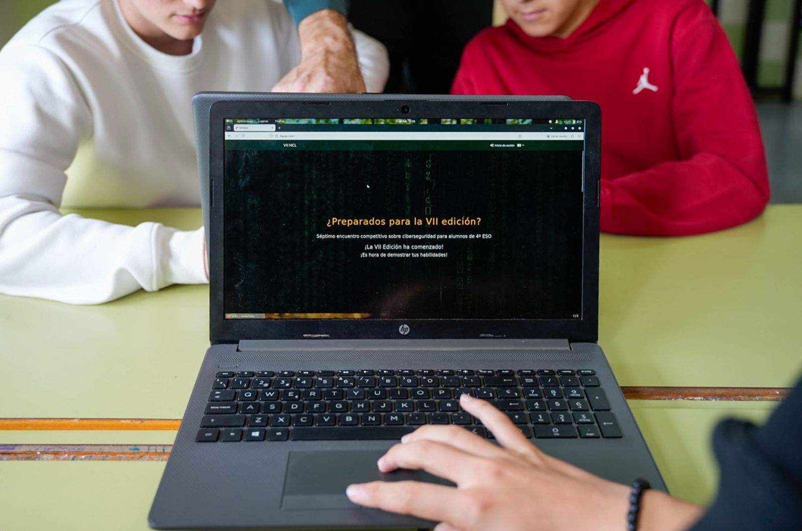 Las imágenes de la Ciberliga de la Guardia Civil en el IES Albaida