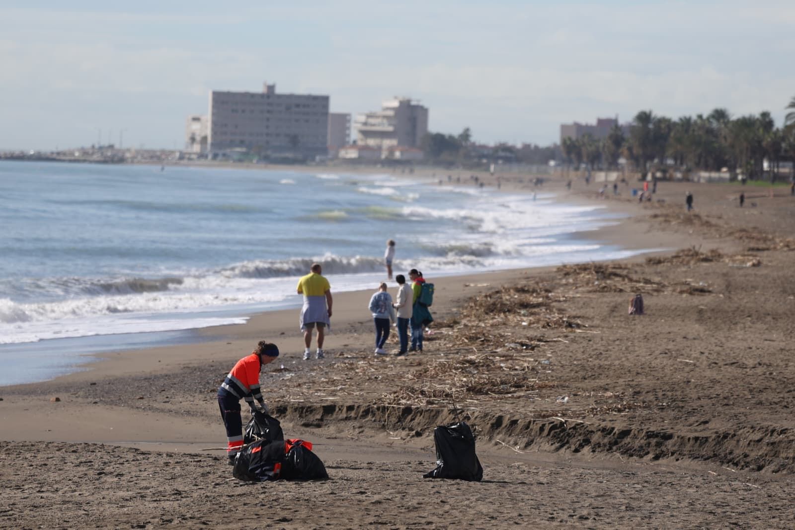 Las playas de Málaga capital este lunes tras el paso de las últimas borrascas.