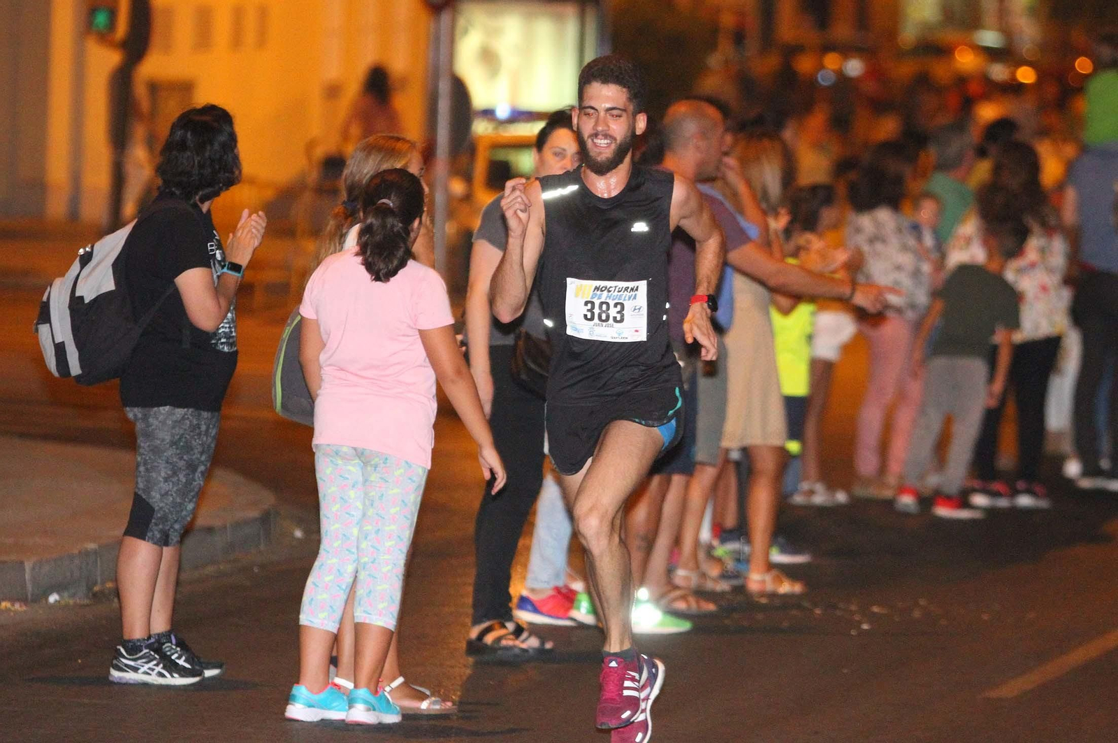 La VII Carrera Nocturna de Huelva en imágenes
