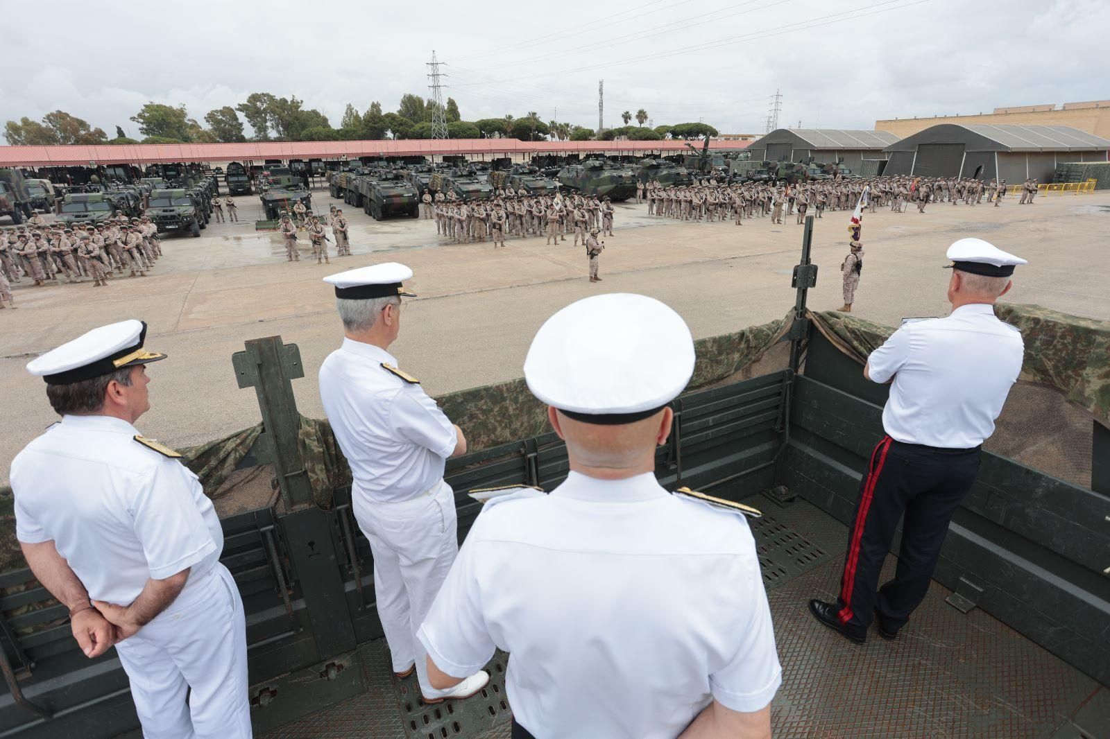 Las imágenes de la visita del AJEMA a las unidades de Infantería de Marina en San Fernando