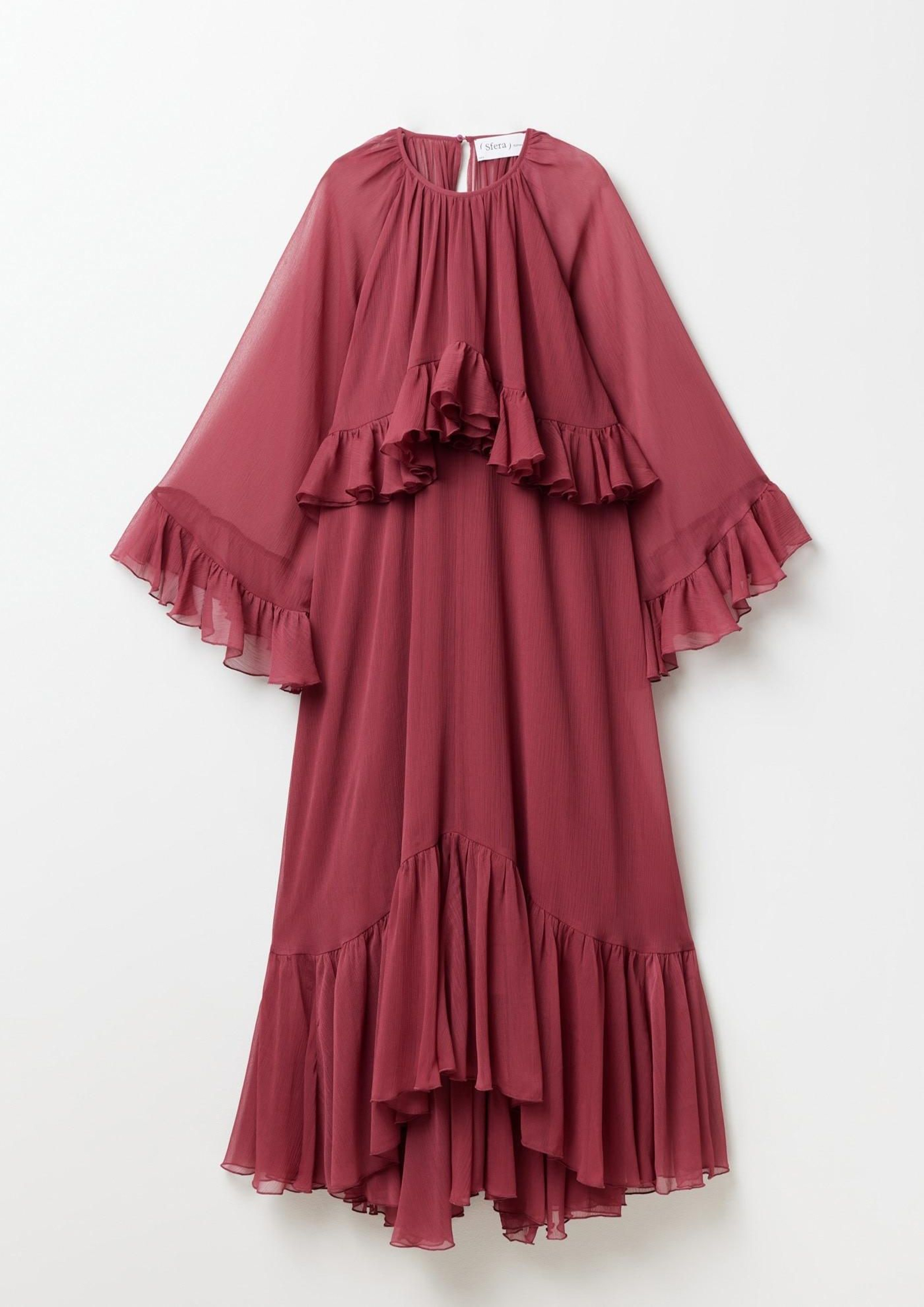 Vestido con volantes de Sfera.