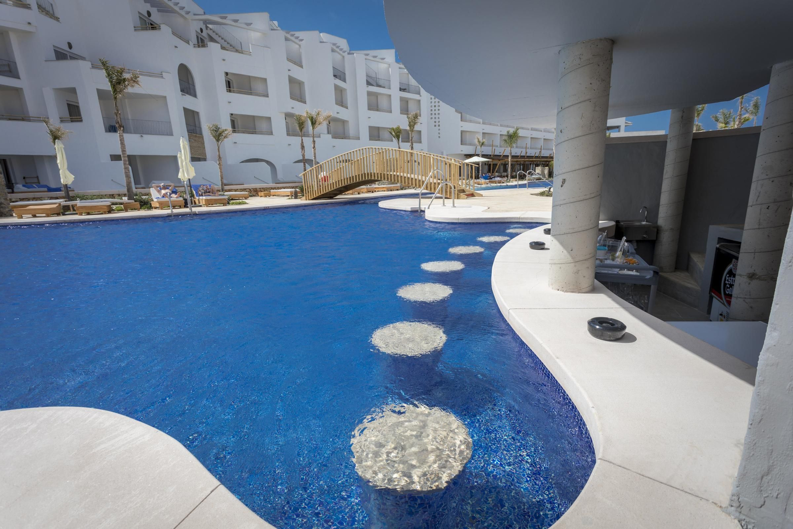 El hotel Zahara Beach & Spa, en imágenes